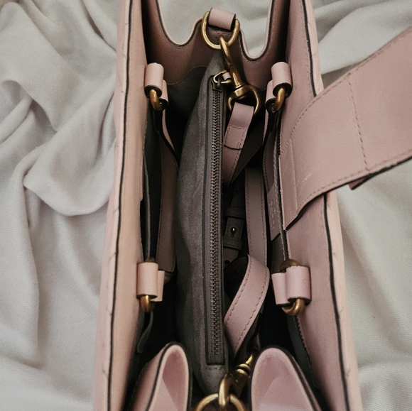 GUCCI - Picture 3 of 10